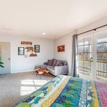 Couples Hideout In Heart Of Oakhurst Exterior photo