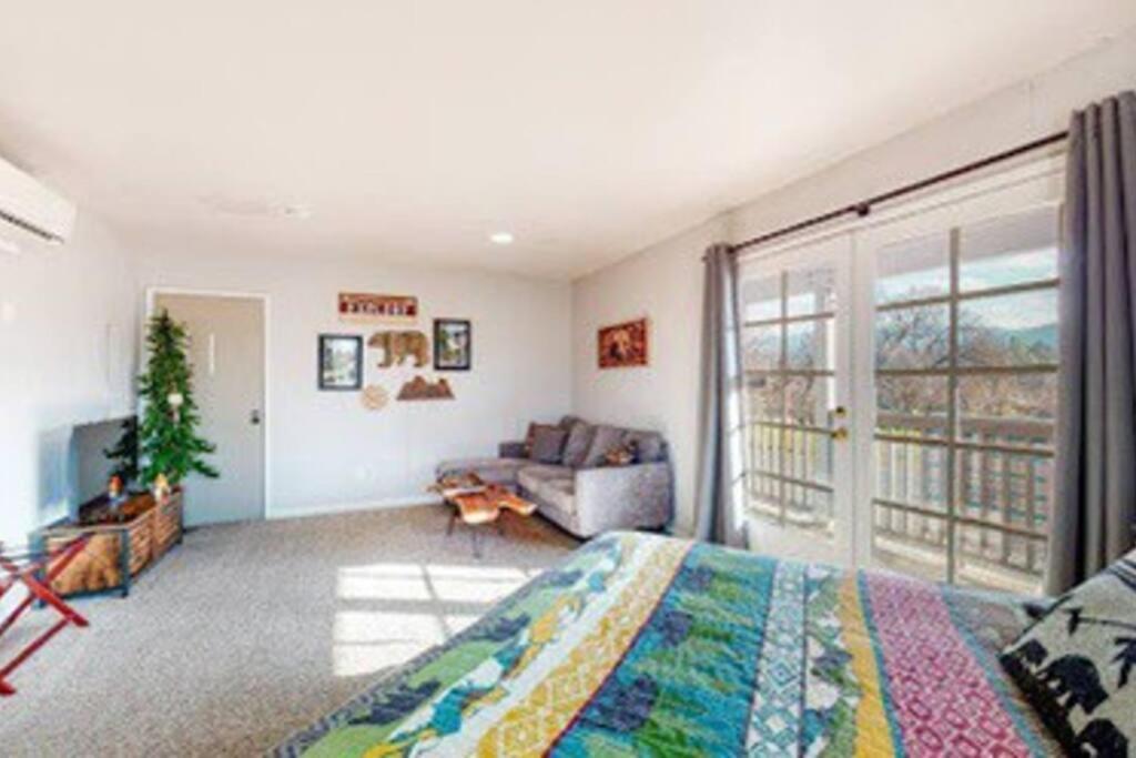 Couples Hideout In Heart Of Oakhurst Exterior photo